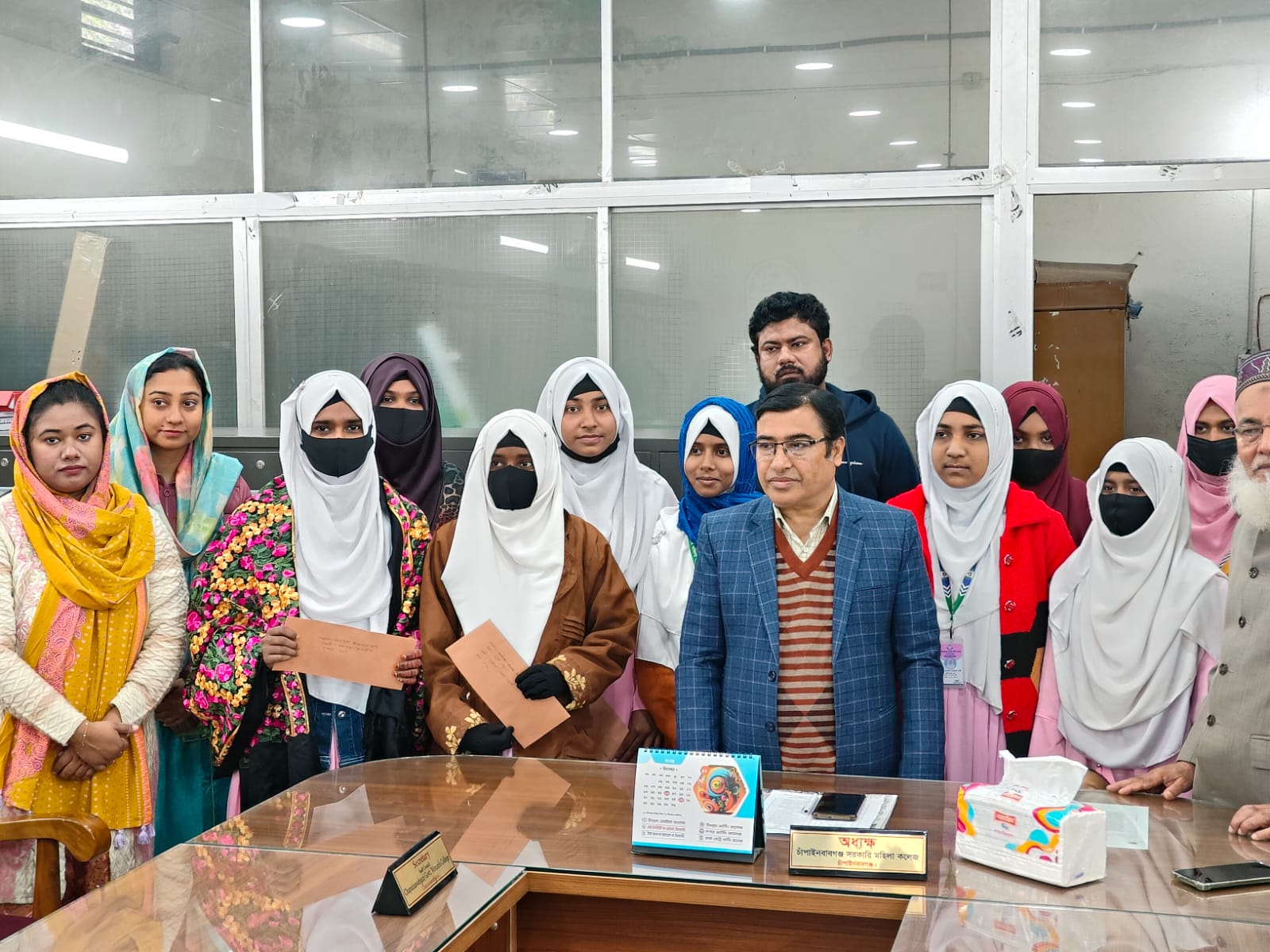 চাঁপাইনবাবগঞ্জ সরকারি মহিলা কলেজে ১০ দরিদ্র মেধাবী শিক্ষার্থীকে বৃত্তি প্রদান