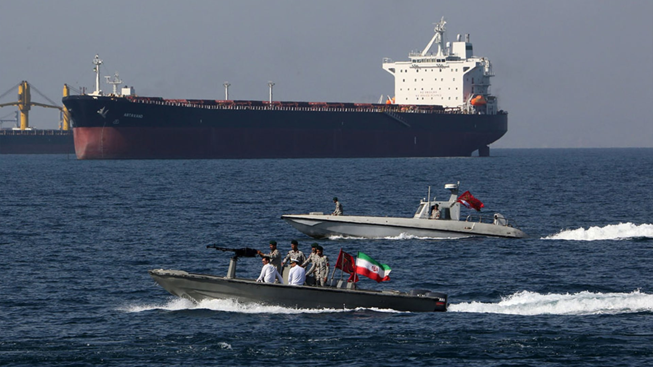 হরমুজ প্রণালির আকাশসীমা বন্ধ ঘোষণা করল ইরান